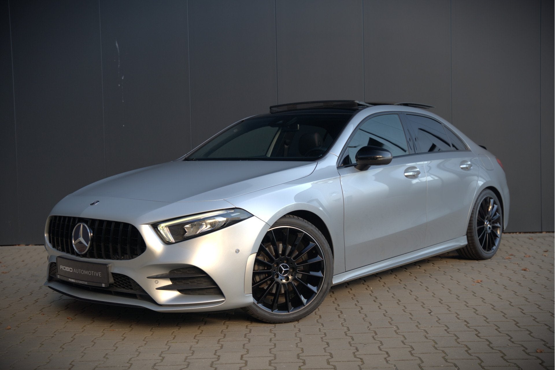 Mercedes-Benz A-Klasse 180 Business Solution AMG | Panoramad, 136 pk, Gebruikt, 4 cilinders, Origineel Nederlands