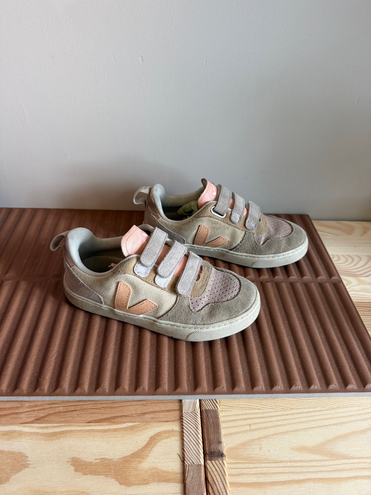 VEJA V-10 klittenband sneakers maat 32, Ophalen of Verzenden, Gebruikt, Jongen of Meisje, Schoenen