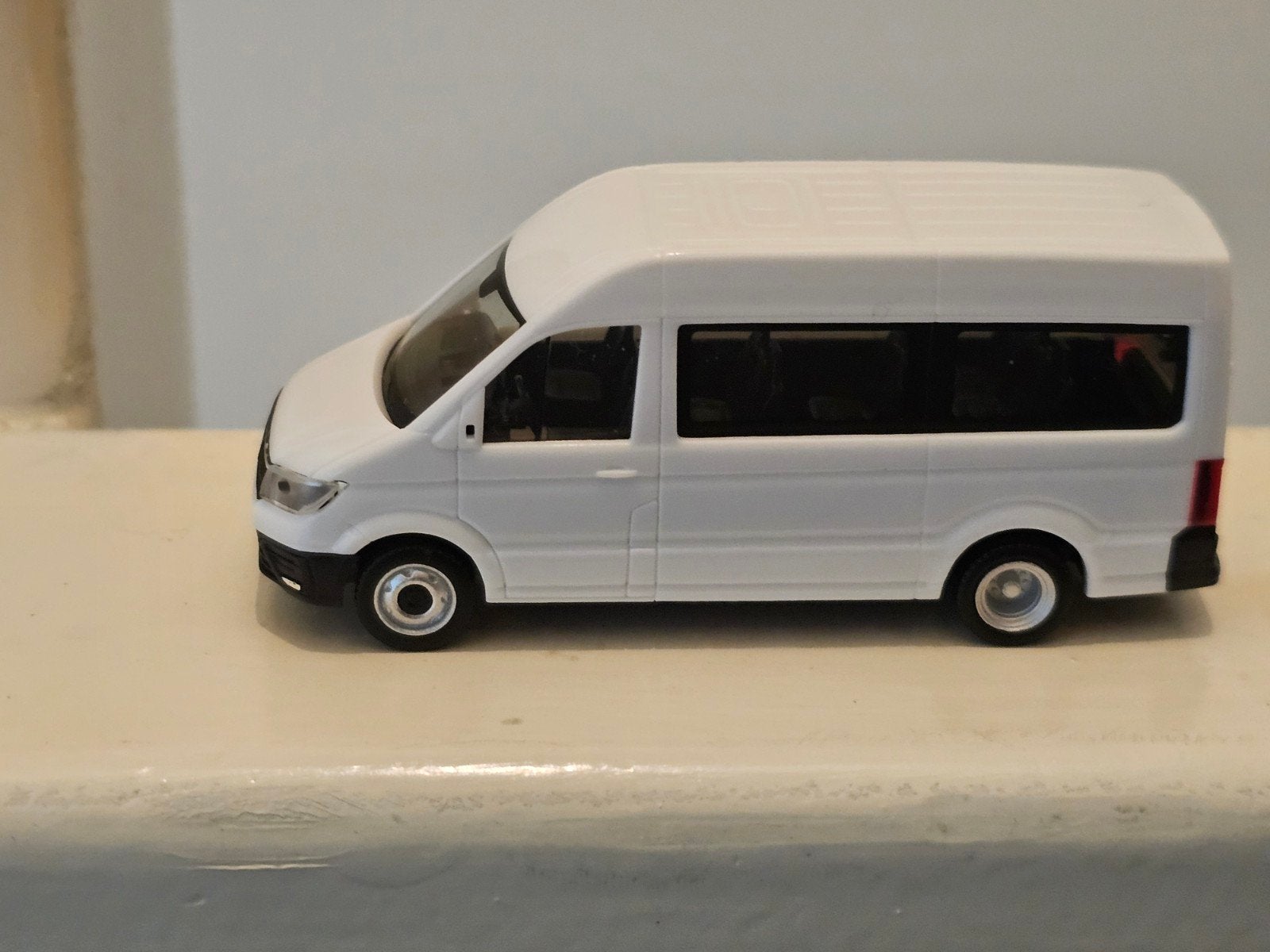 Herpa volkswagen crafter personenvervoer dubbele achteras, Ophalen of Verzenden, Zo goed als nieuw, Bus of Vrachtwagen, Herpa