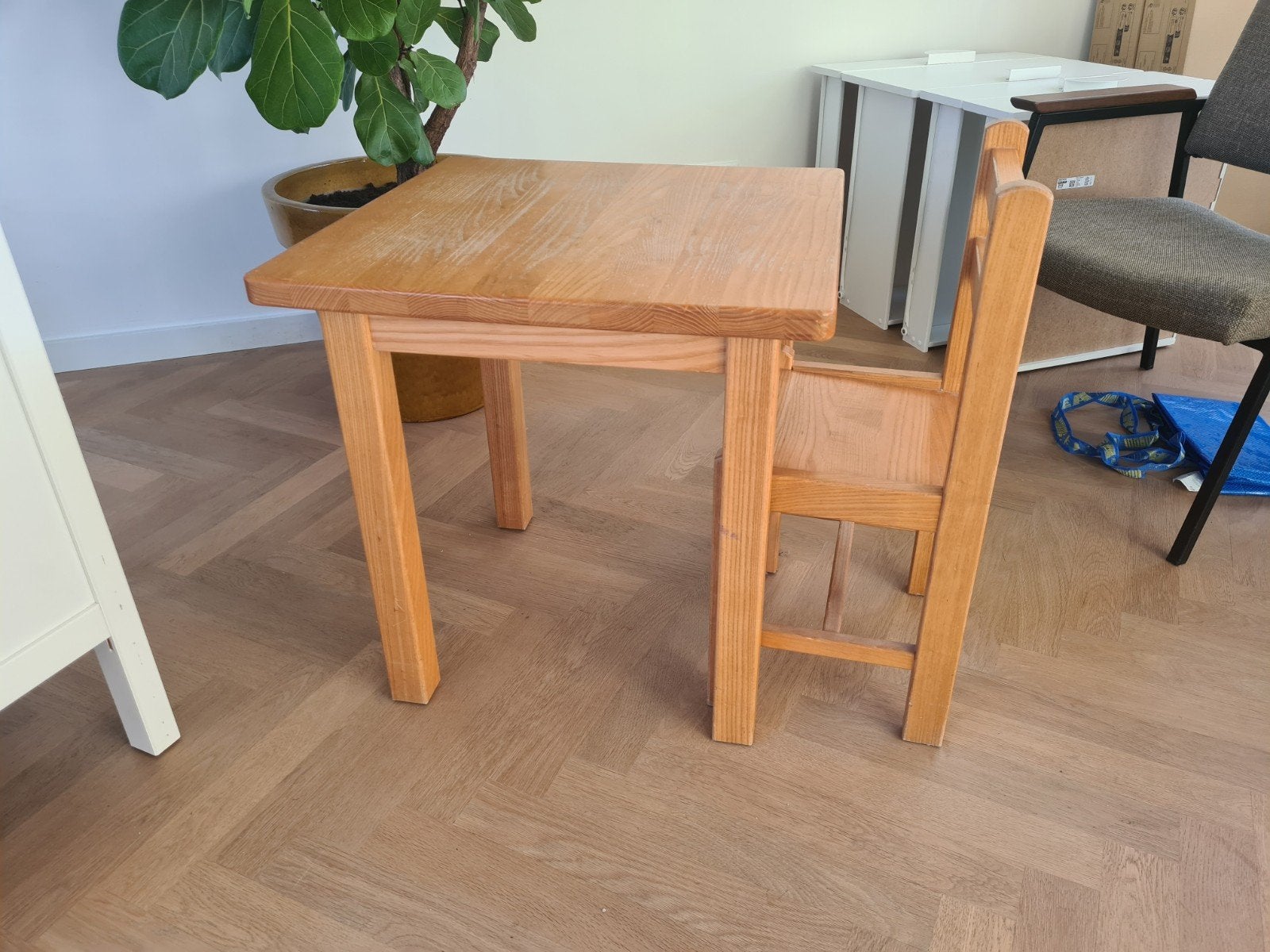 Massief houten kindertafel en stoel - 55x55x56,5cm, Ophalen