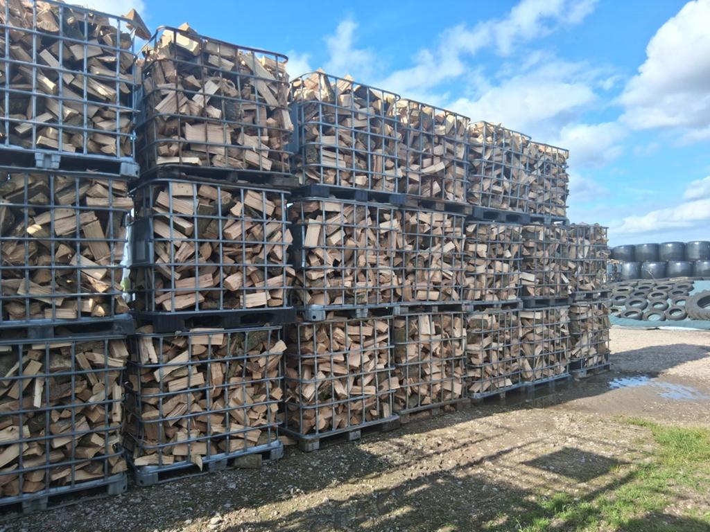 Vers gekloofd essenhout te koop!, Tuin en Terras, Haardhout, 6 m³ of meer, Ophalen, Essenhout, Blokken