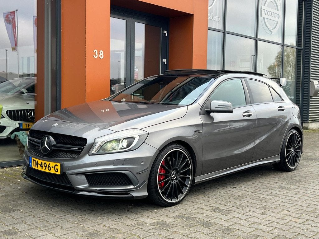 Mercedes-Benz A-klasse AMG 45 4MATIC|Pano|Harman/Kardon|Leer, Auto's, Automaat, Gebruikt, Euro 6, 4 cilinders