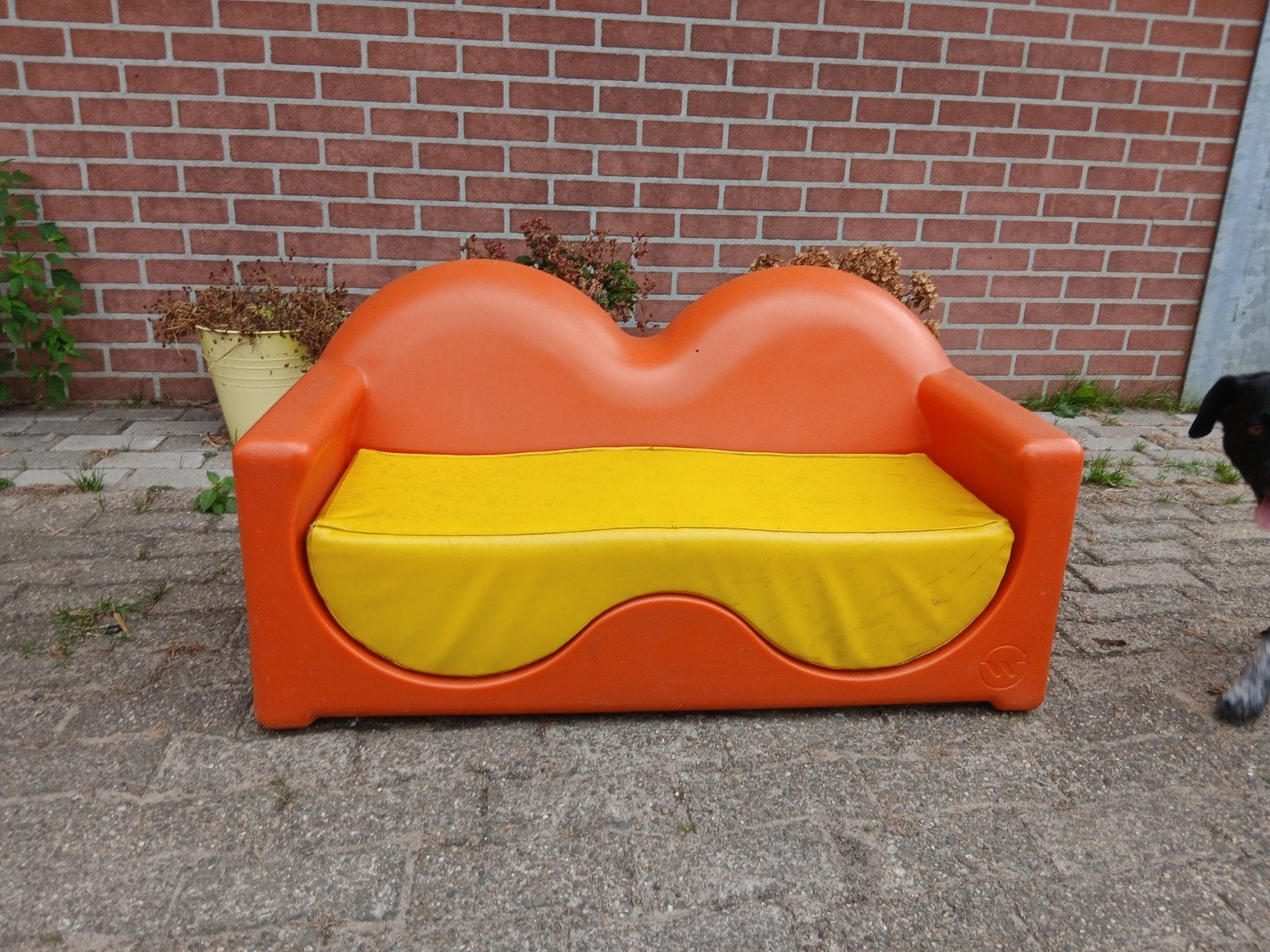 Oranje kinderbankje met geel kussen, Ophalen, Stof, Gebruikt, Minder dan 75 cm