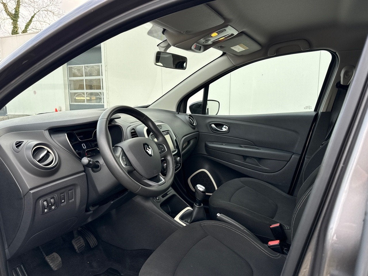 Renault Captur 0.9 TCe Zen NAVI / CRUISE / ALL SEASON BANDEN, Auto's, Voorwielaandrijving, 898 cc, Stof, Gebruikt