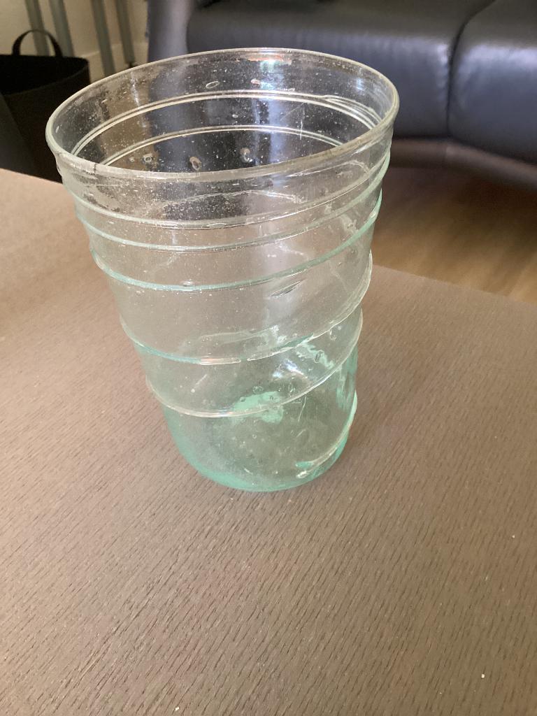 Vaas, bakje, mondgeblazen van gerecycled glas, Overige kleuren, Nieuw, Ophalen of Verzenden, Glas