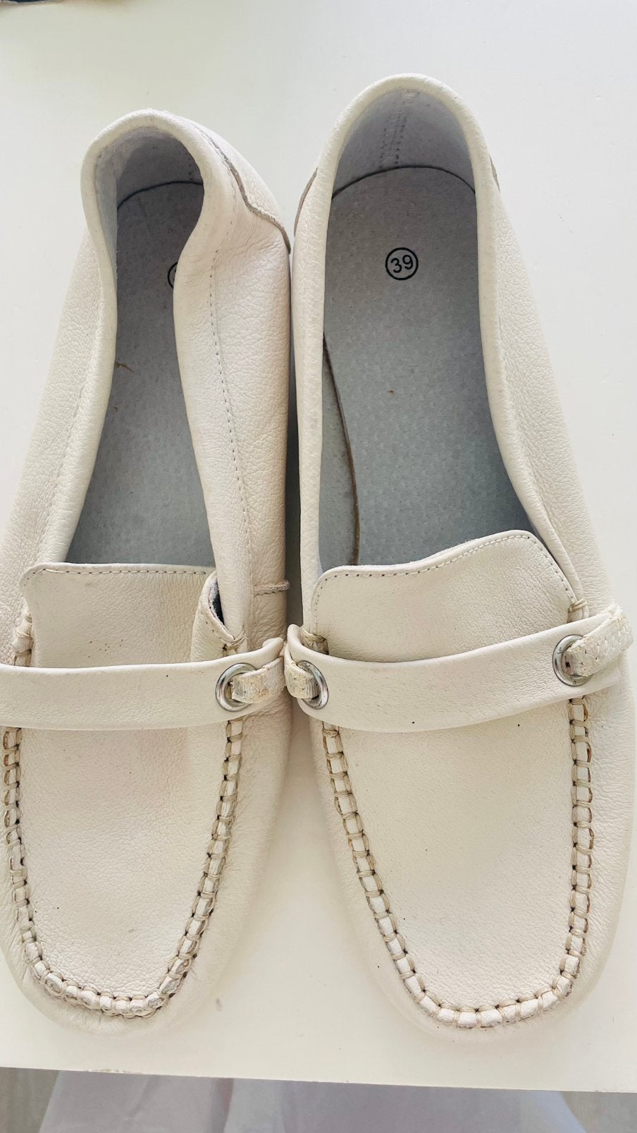 Te koop; nieuwe leren loafers, ecru, maat 39, Ophalen of Verzenden, Zo goed als nieuw, Beige, Instappers