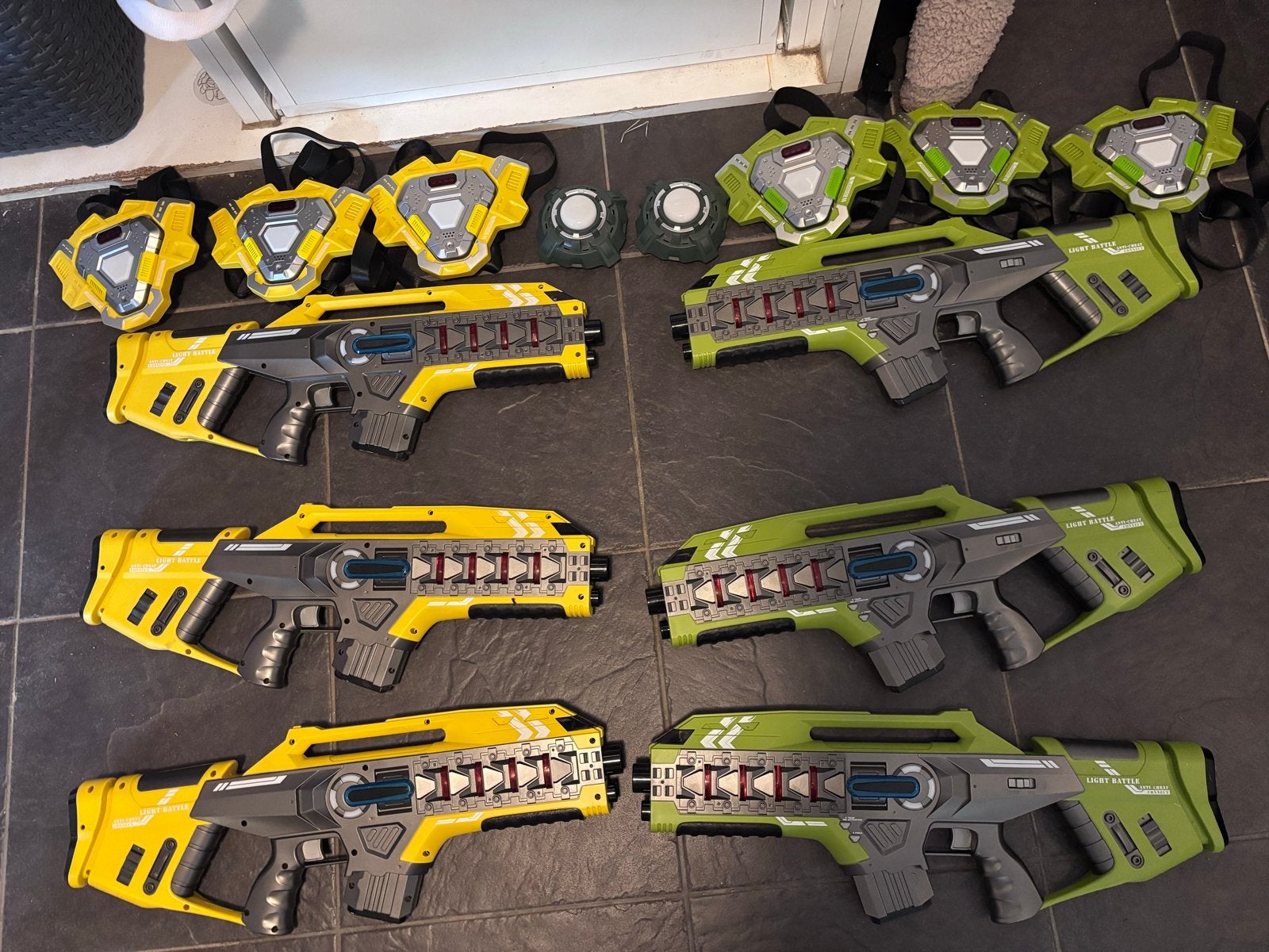 Complete Lasergame Set - 6 Blasters, 6 Vests, 2 Spiders, Ophalen, Gebruikt