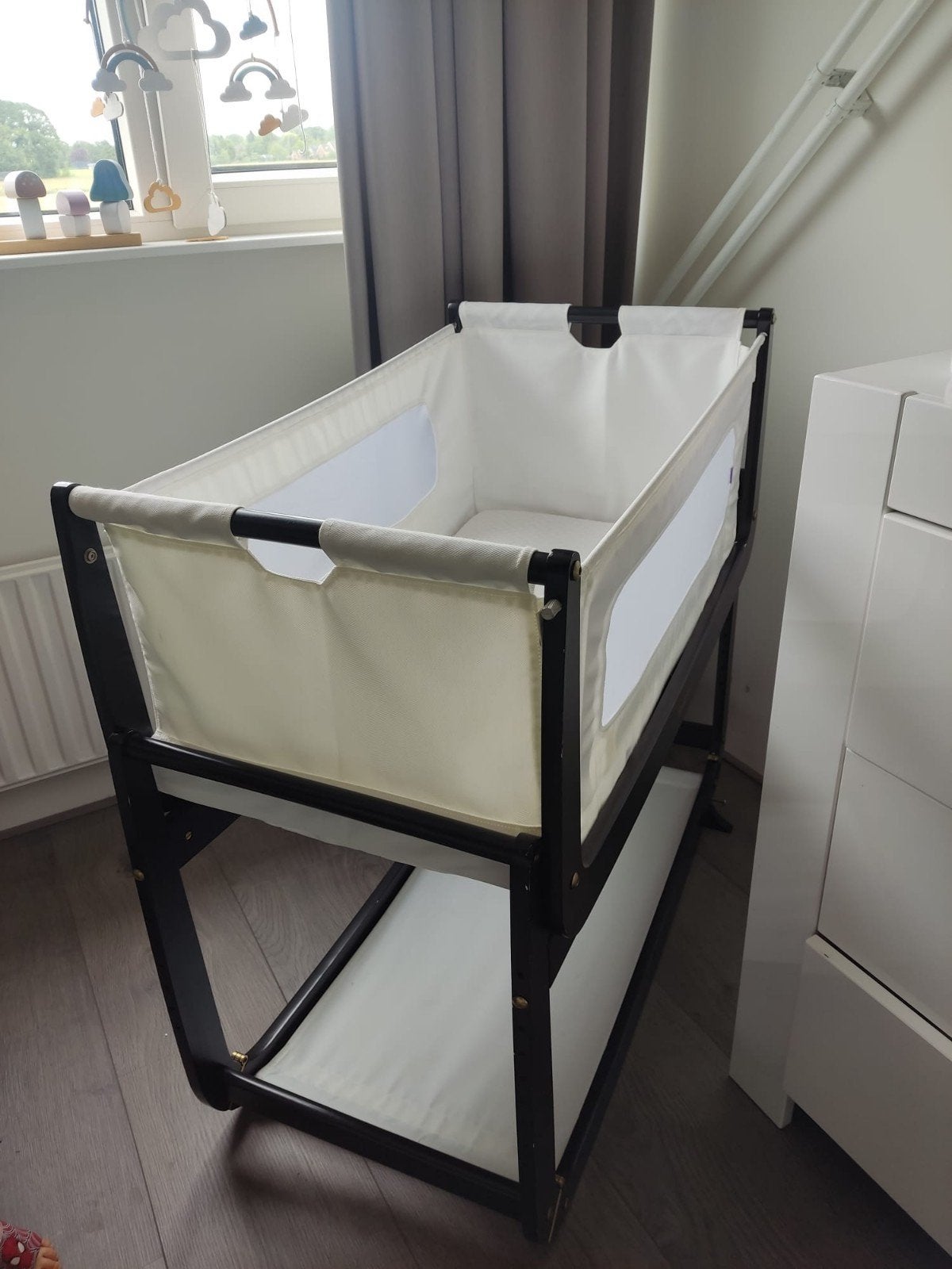 Snuz Co-Sleeper SnüzPod 3 Zwart met matrasje, Kinderen en Baby's, Babywiegjes en Ledikanten, Ophalen, Gebruikt, Wieg