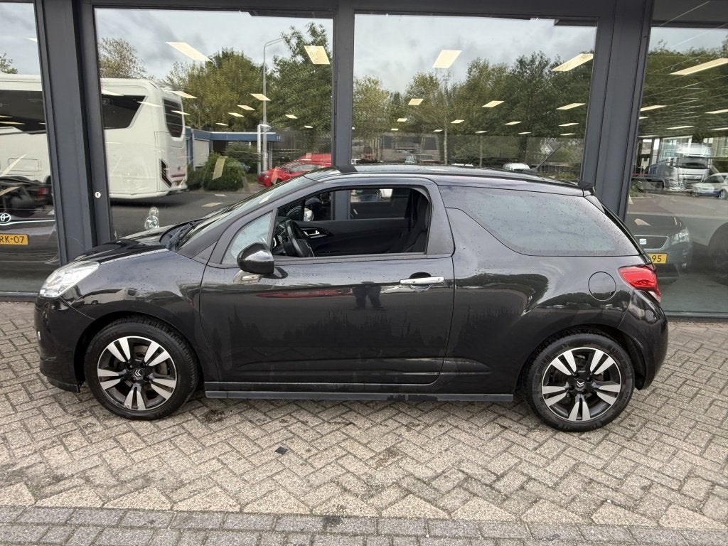 Citroën DS3 1.6 So Chic (bj 2011), Auto's, Voorwielaandrijving, Euro 5, 4 cilinders, Zwart