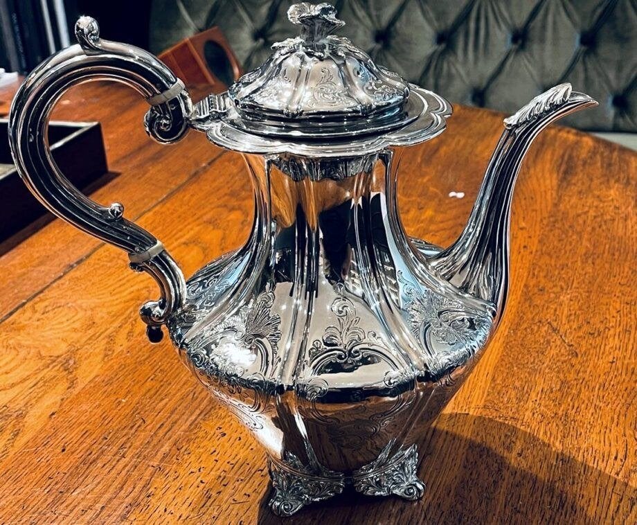 Antiek Tafelzilver // Large Solid Ornate Floral Coffee Pot, Ophalen of Verzenden