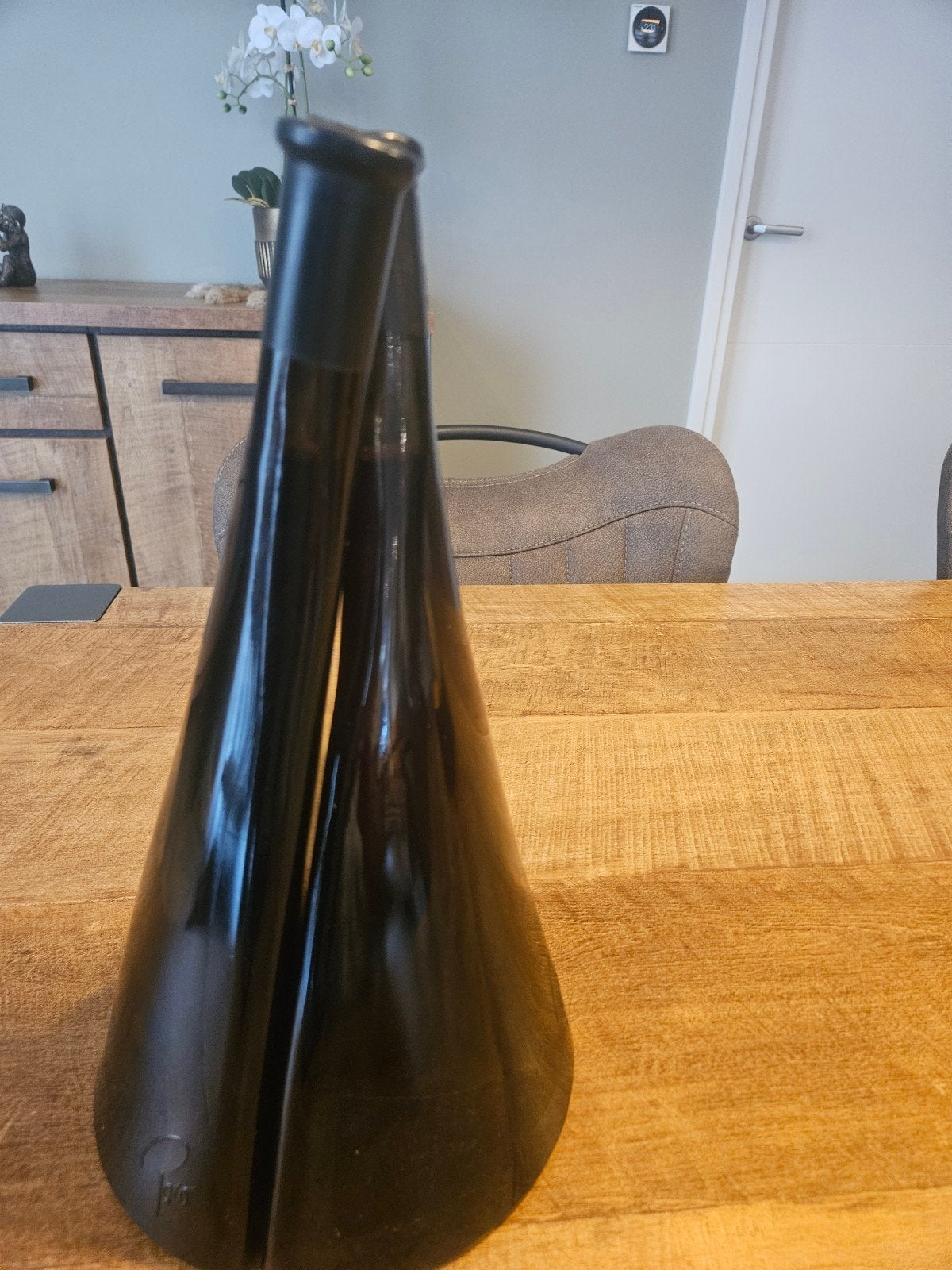 Zwarte design wij karaf van Paco, Ophalen