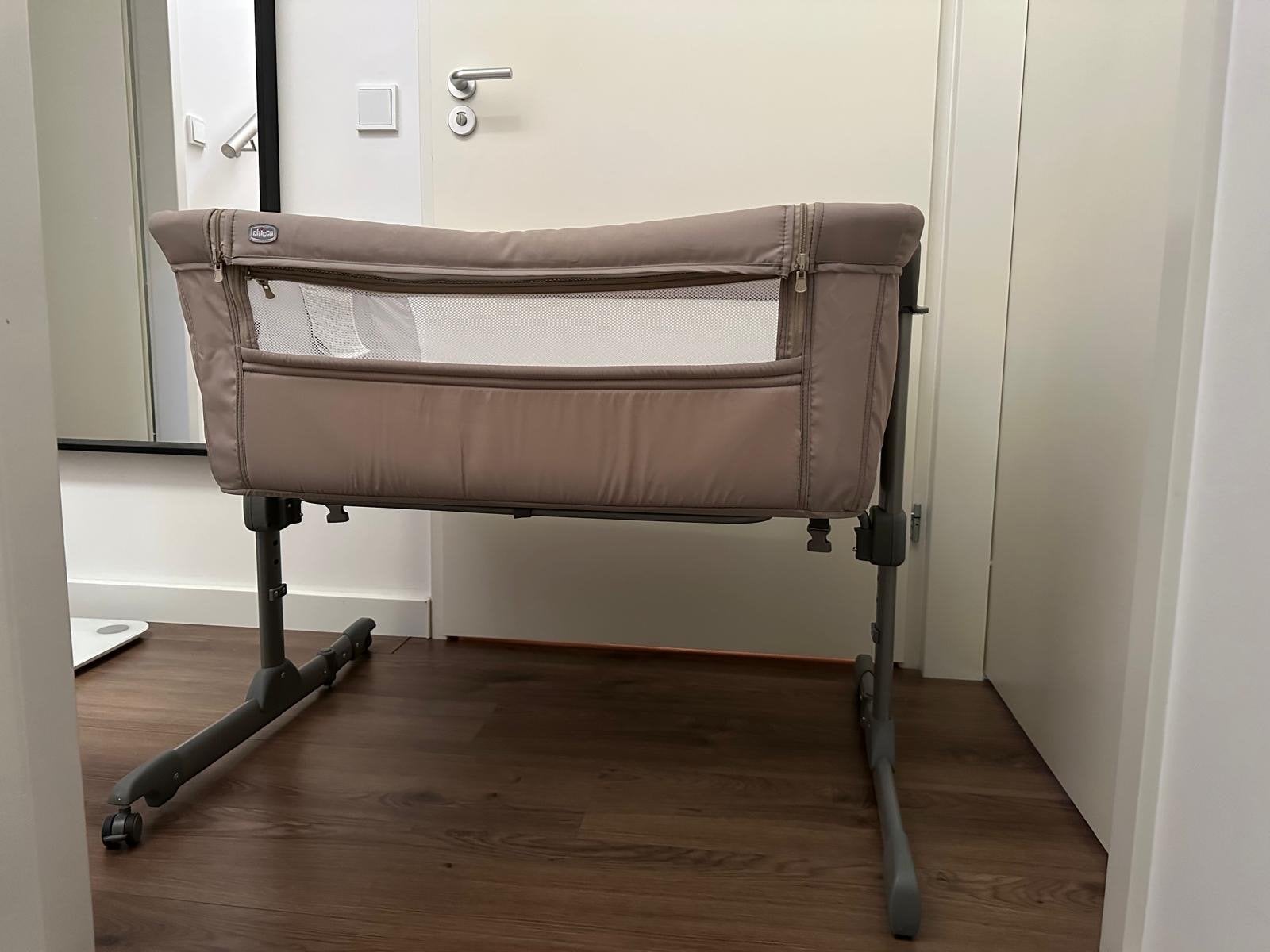 Chicco Next2Me Essential - Zo goed als nieuw + laken, Kinderen en Baby's, Babywiegjes en Ledikanten, Ophalen, Zo goed als nieuw