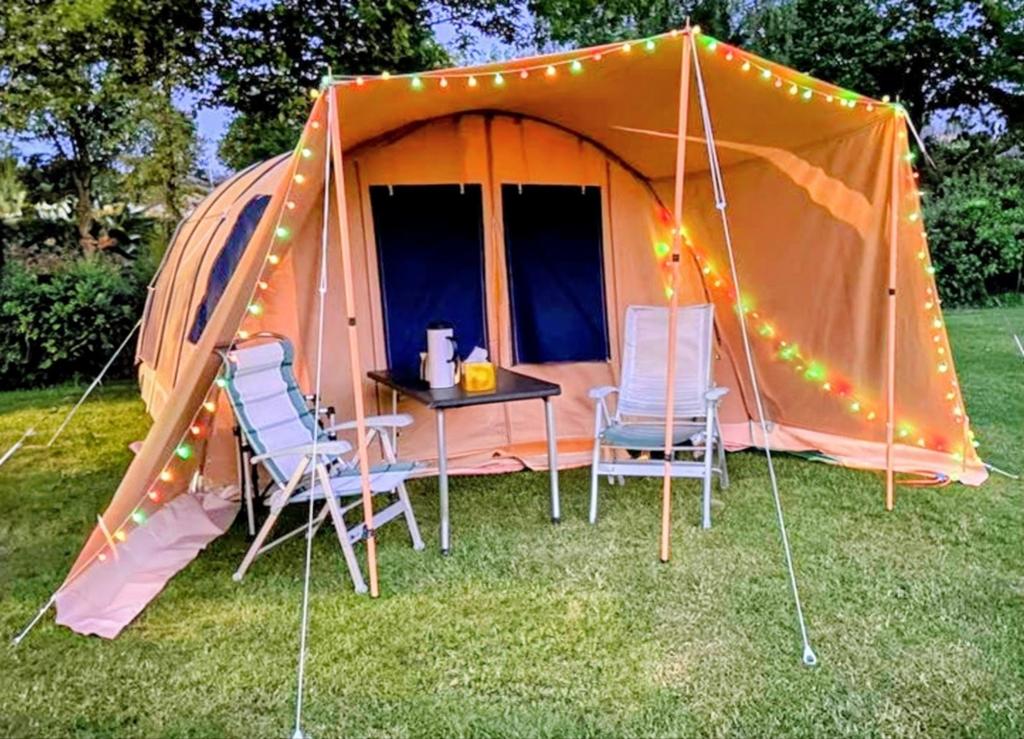Karsten tent Tunneltent 3600 uit 2022 - Zgan!, Ophalen of Verzenden, Zo goed als nieuw, Tot en met 4