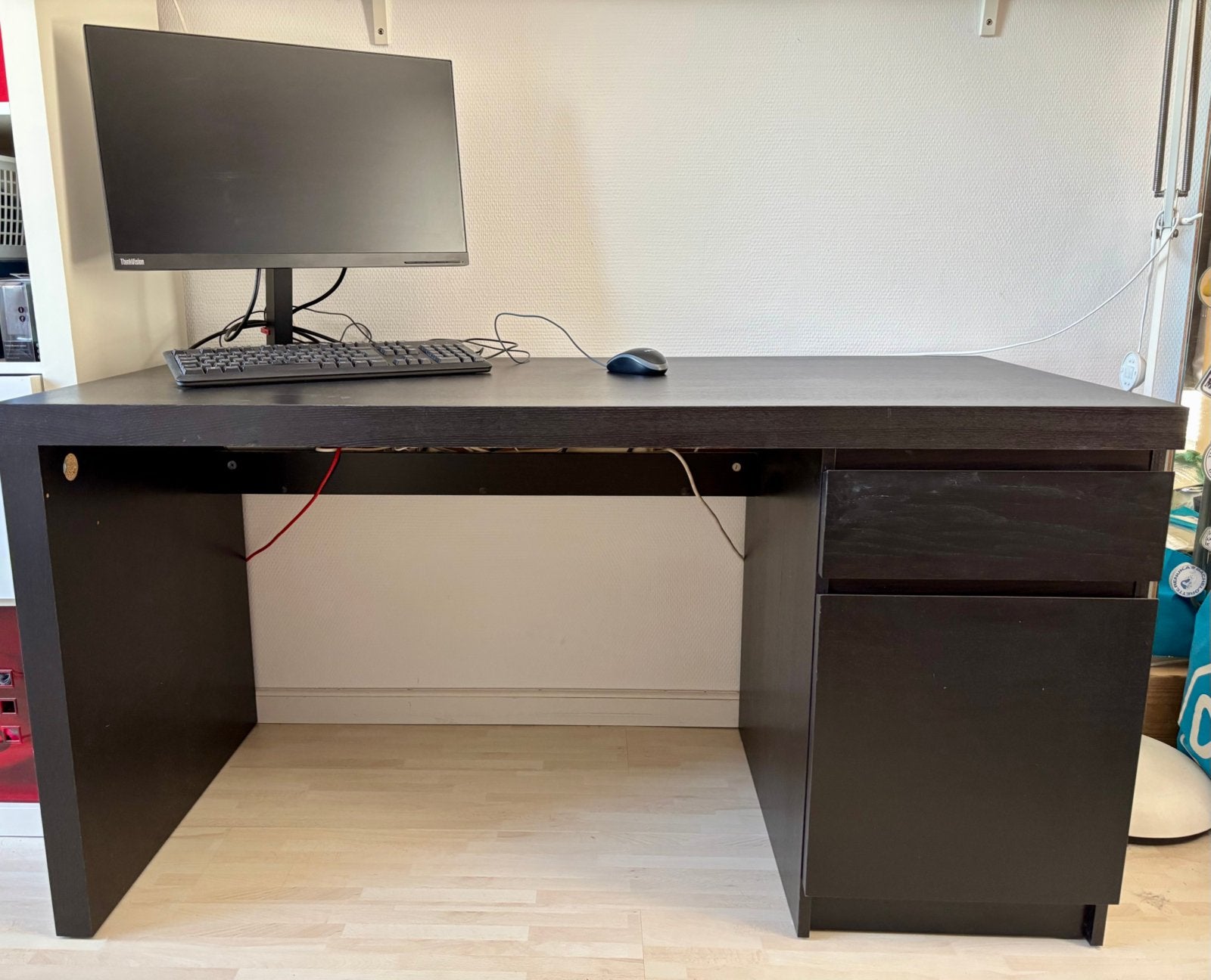 Ikea bureau kleur , 140 cm bij 65 cm., Ophalen, Zo goed als nieuw