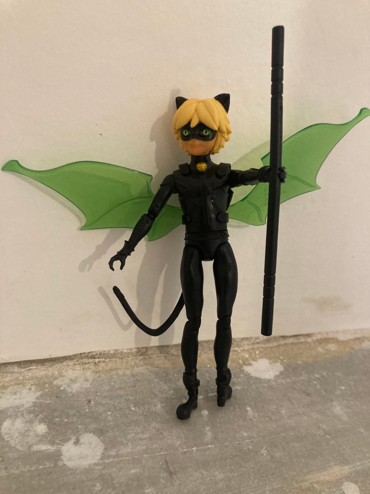 Miraculous Ladybug Cat Noir actiefiguur met vleugels, Ophalen of Verzenden, Zo goed als nieuw