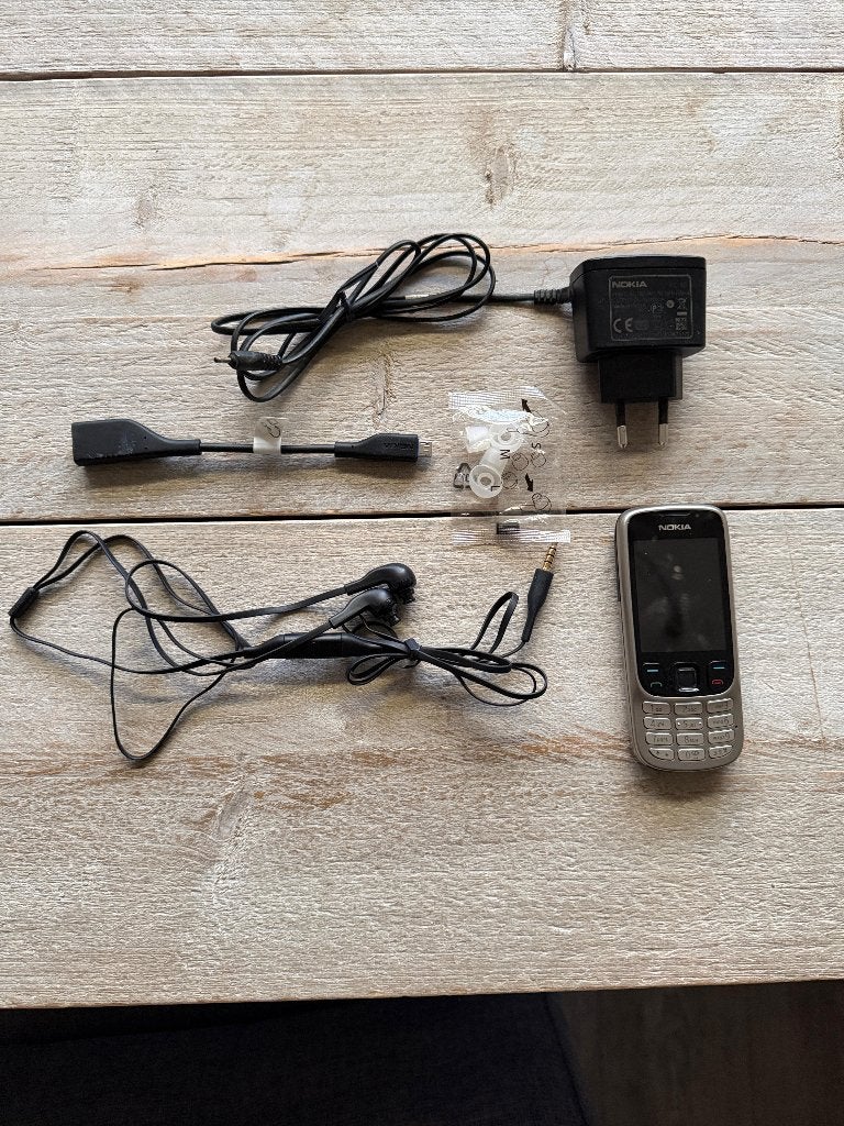 Nokia 6303 i classic incl. accessoires, in goede staat, Gebruikt, Fysiek toetsenbord, 3 tot 6 megapixel, Ophalen of Verzenden