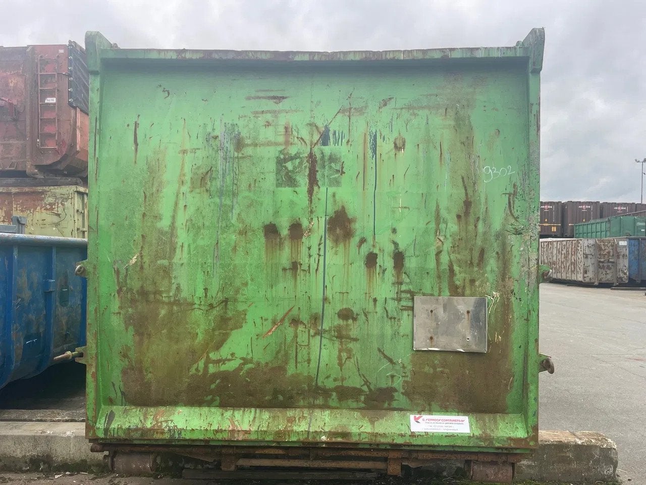VERNOOY afzetcontainer 9302, Dave Vernooij, Dave@vernooy.nl, Kellensedwarsweg 9
4004JC  Tiel, NL