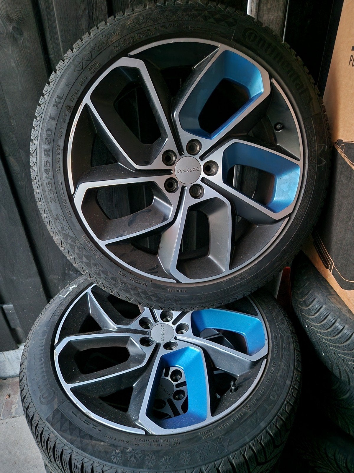 Lynk &Co Continental winterbanden op LM velgen 235/45 R20, Ophalen