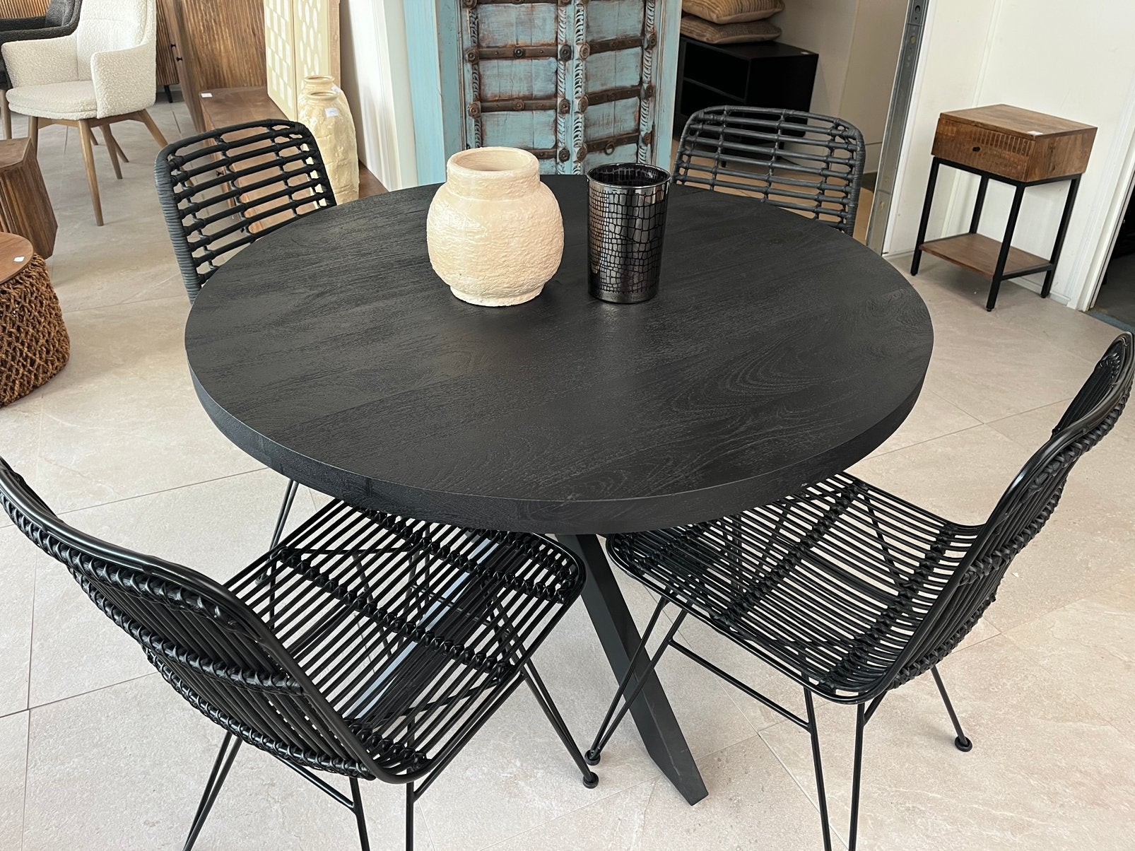 Magazijn leegverkoop ronde eettafel zwart mangohout matrix, Hout, Zwart, Nieuw, Ophalen of Verzenden