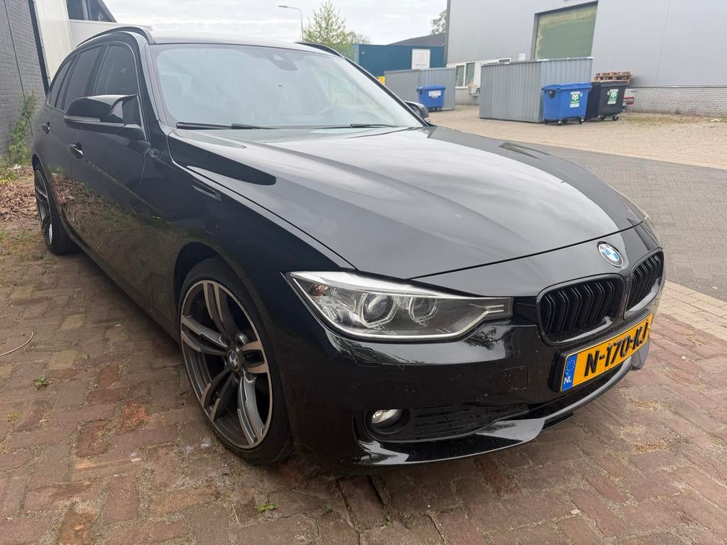 BMW 3-Serie 2.0 318D Touring AUT 2013 Zwart M sport pakket, Auto's, BMW, Automaat, Achterwielaandrijving, 1995 cc, Zwart