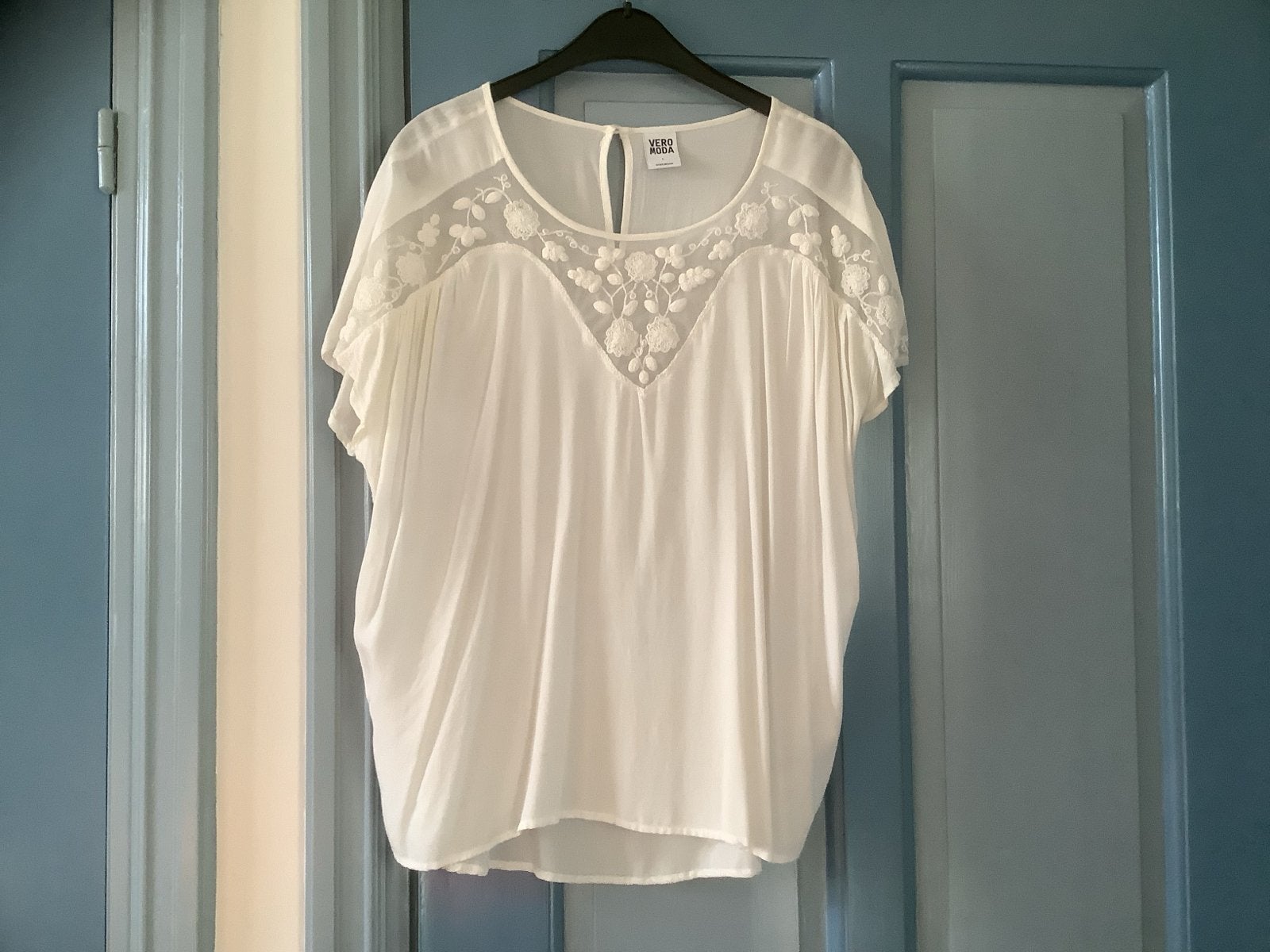 Nieuw wit VERO MODA topje met kant, maat L, Kleding | Dames, Tops, Wit, Maat 42/44 (L), Nieuw, Ophalen of Verzenden