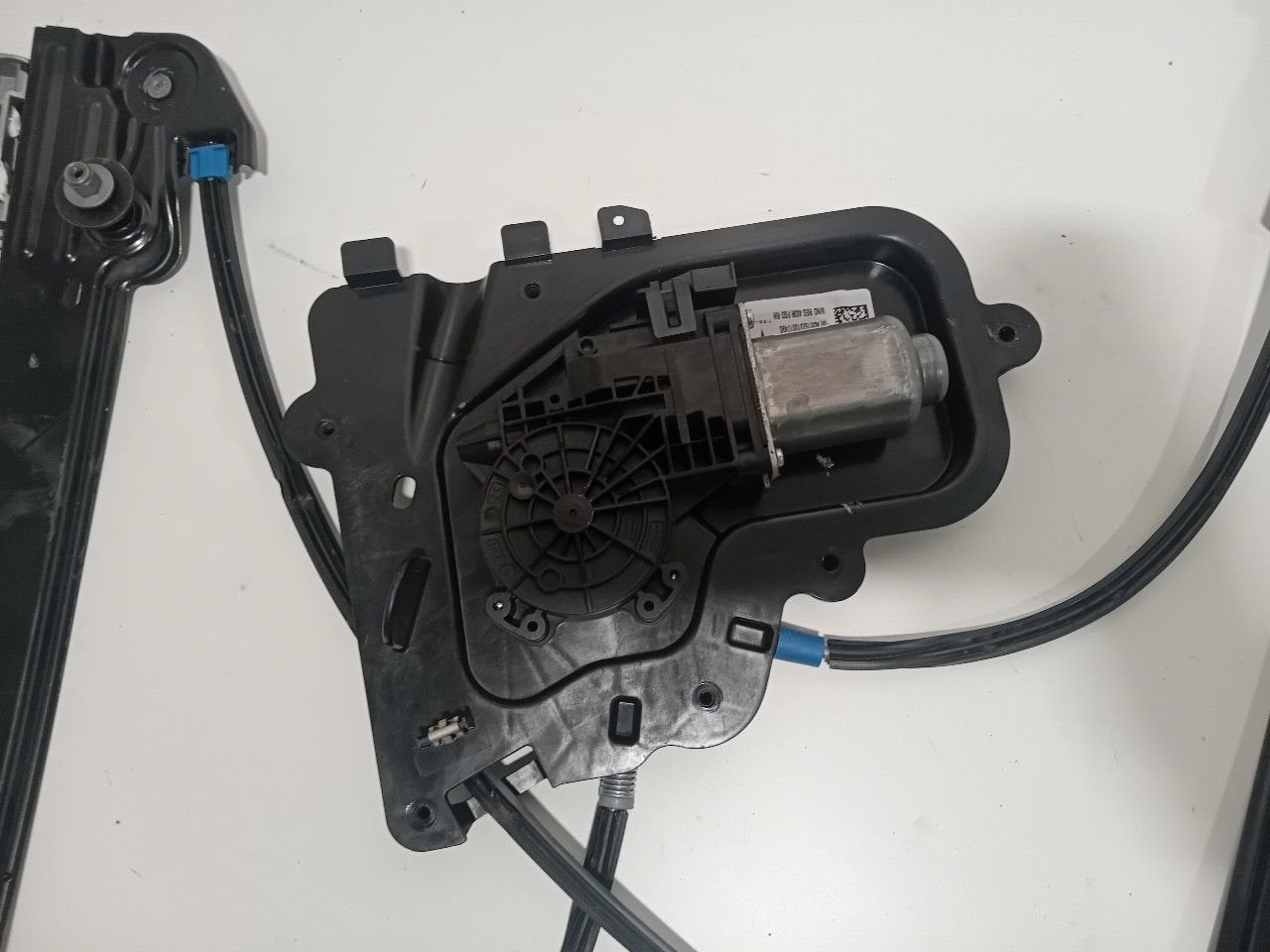 Foto 3 van Raammechaniek elektrisch rechts voor Tesla Model 3