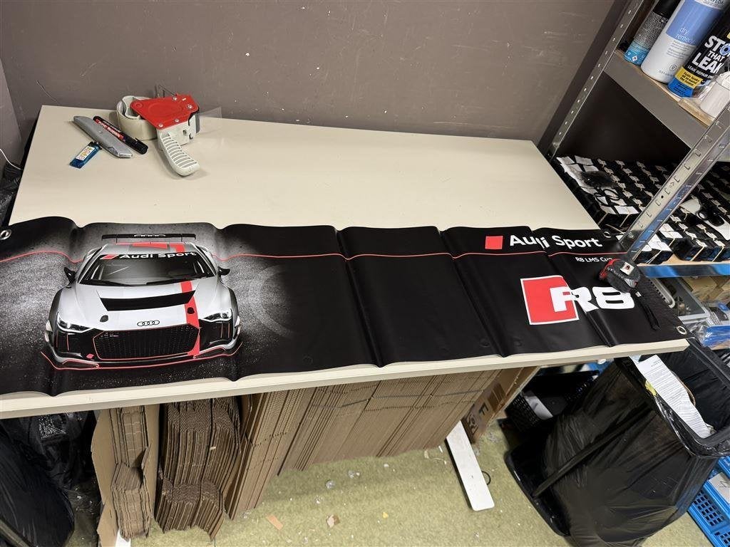 Audi R8 LMS Cup Garage Workshop Banner, Verzamelen, Automerken, Motoren en Formule 1, Nieuw, Auto's, Ophalen of Verzenden