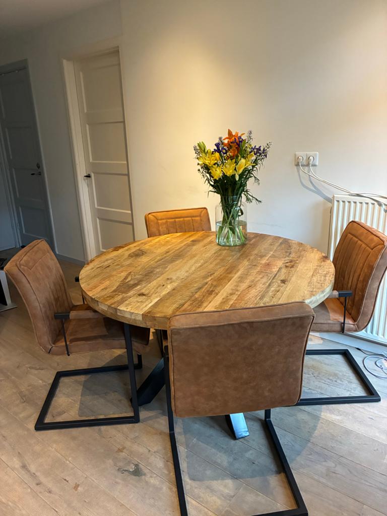 Ronde eettafel 130 cm met 4 stoelen, Huis en Inrichting, Tafels | Eettafels, Ophalen, Gebruikt, 100 tot 150 cm, Rond