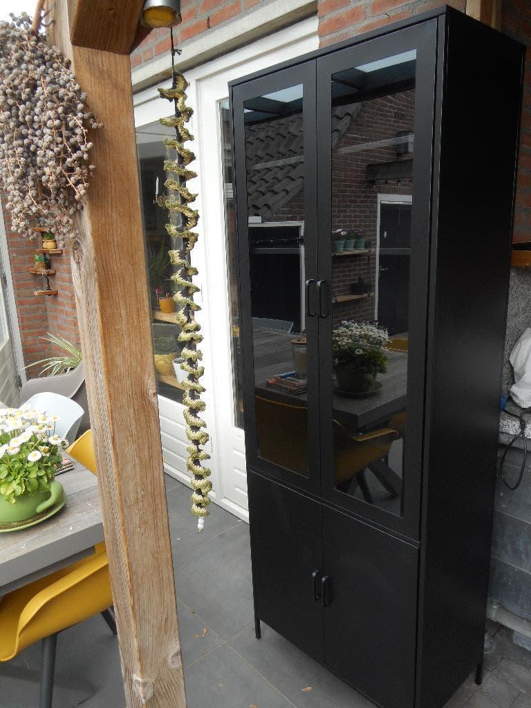 STALEN VITRINNE KAST MET GLAS 195x70 x40 IN ZEER GOEDE STAAT, Ophalen, Met plank(en), 50 tot 100 cm, Zo goed als nieuw
