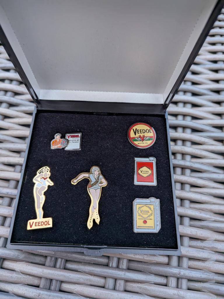 Veedol pins, 6 stuks., Verzamelen, Ophalen of Verzenden, Gebruiksvoorwerp