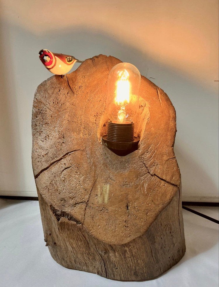 Robuuste boomstam met lamp en vogeltje, Huis en Inrichting, Meerkleurig, Nieuw, Sfeerlamp, Landelijk