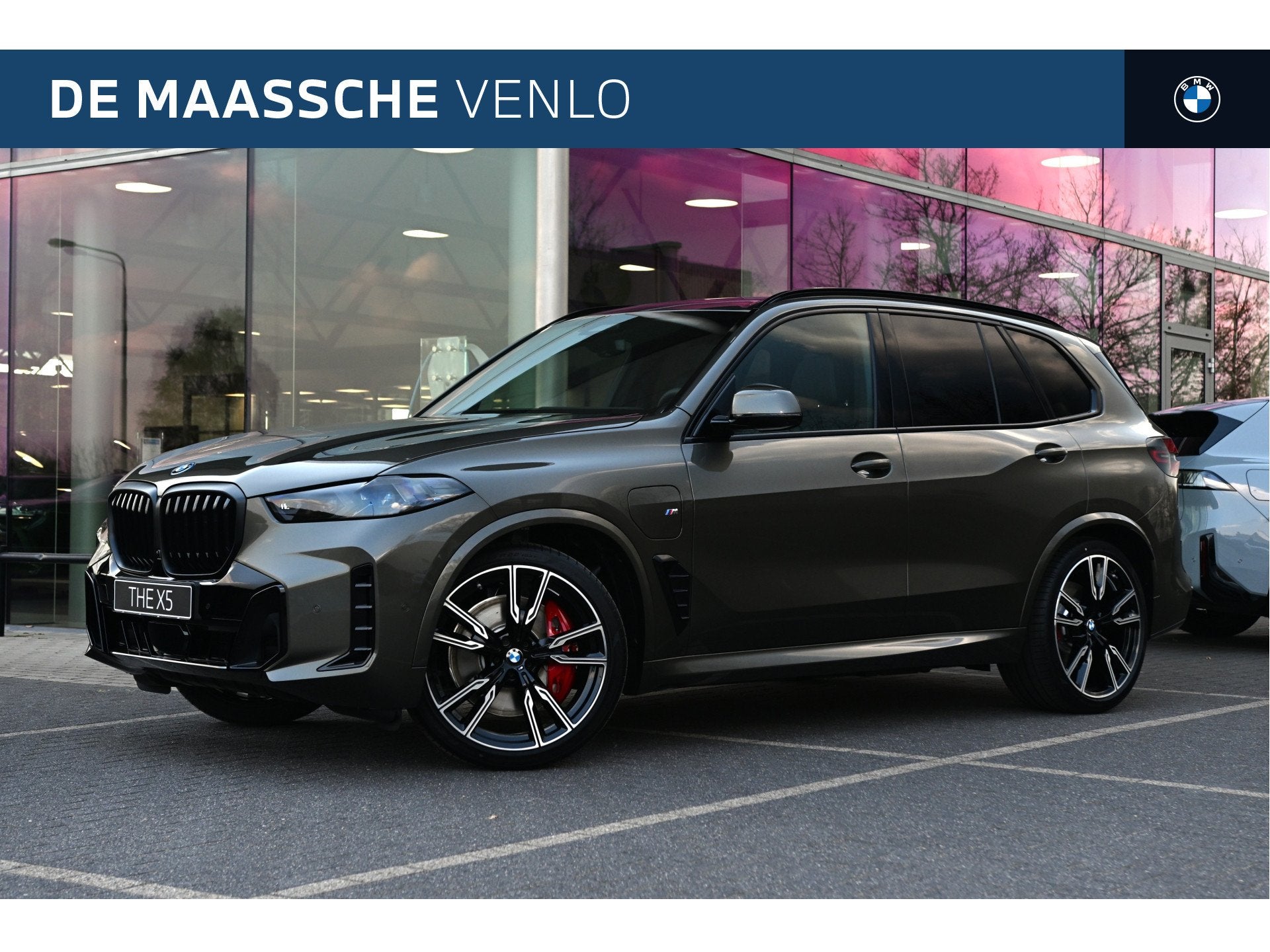 BMW X5 xDrive50e M Sport Automaat / Panoramadak / Trekhaak /, Auto's, Automaat, 2395 kg, Leder, Bedrijf