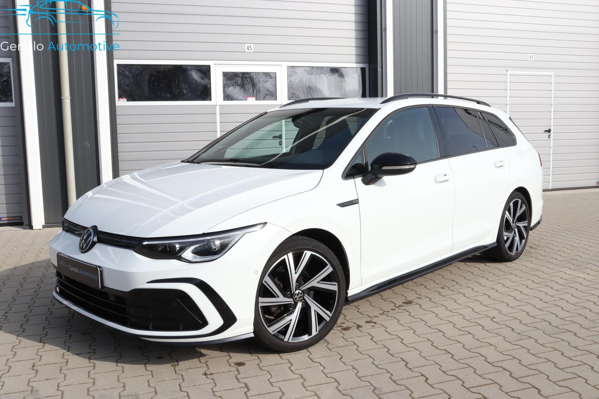 Volkswagen Golf Variant 1.5 eTSI R-Line H&K Blackstyle Trekh, 4 cilinders, Wit, Geïmporteerd, 17 km/l