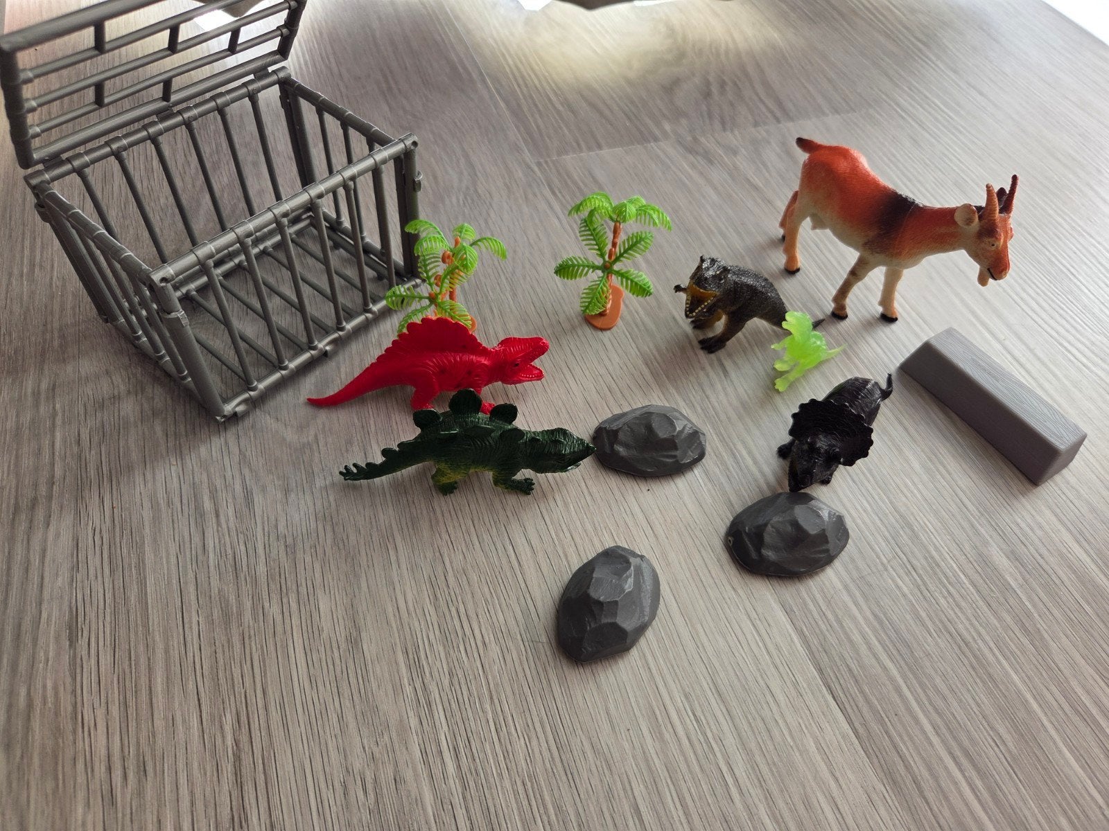 Speelgoedsetje plastic dino's met kooi, Kinderen en Baby's, Ophalen, Gebruikt