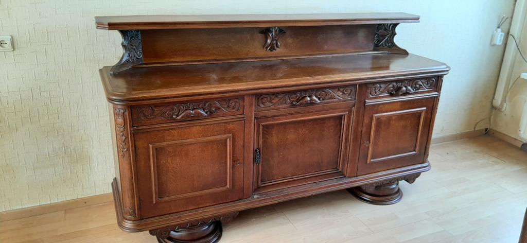 Antiek dressoir met sierlijk houtsnijwerk, Ophalen