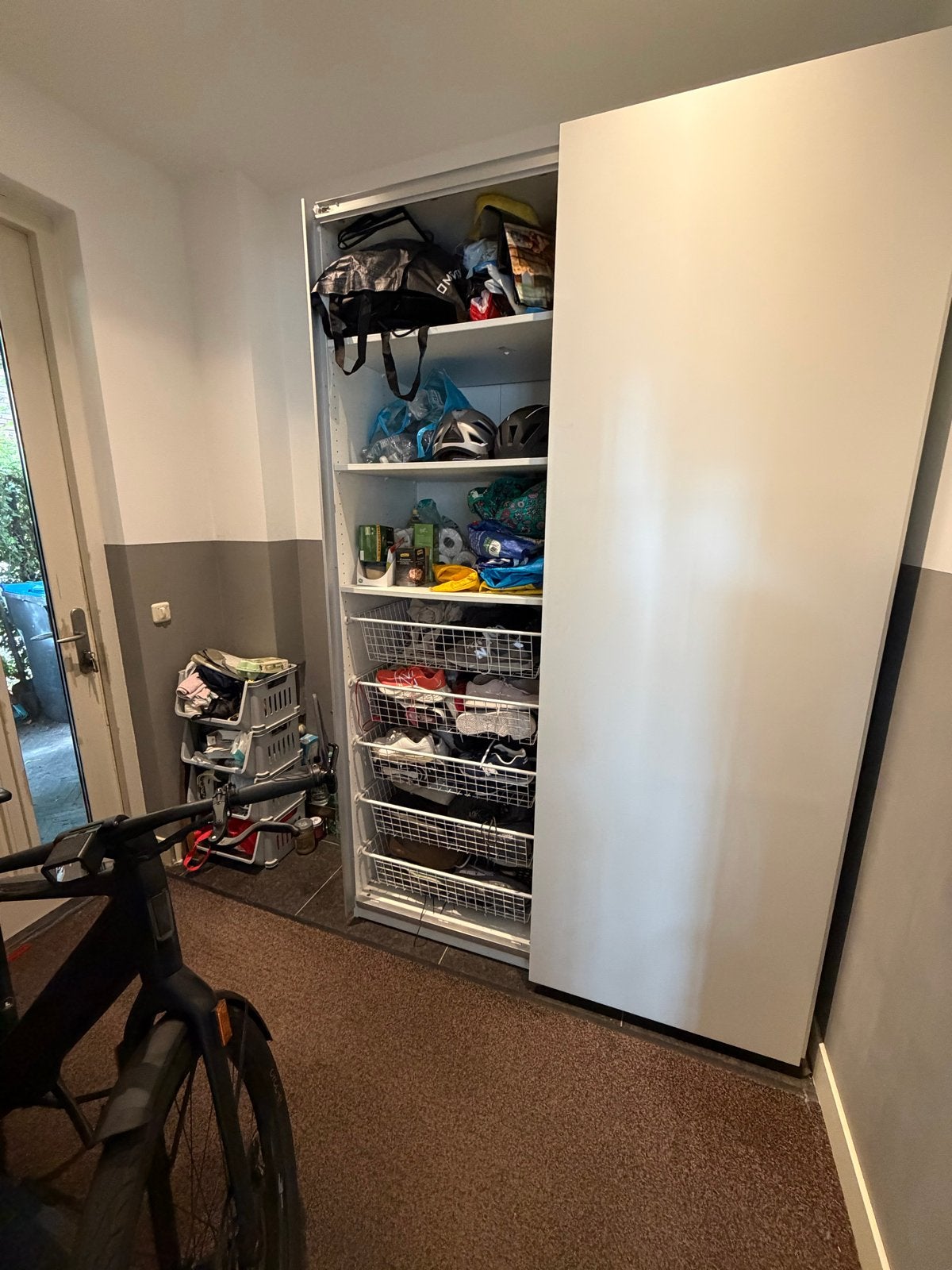 Praktische onbeschadigde schuifdeurkast inc manden150x236x66, Ophalen, Overige materialen, Gebruikt, 100 tot 150 cm