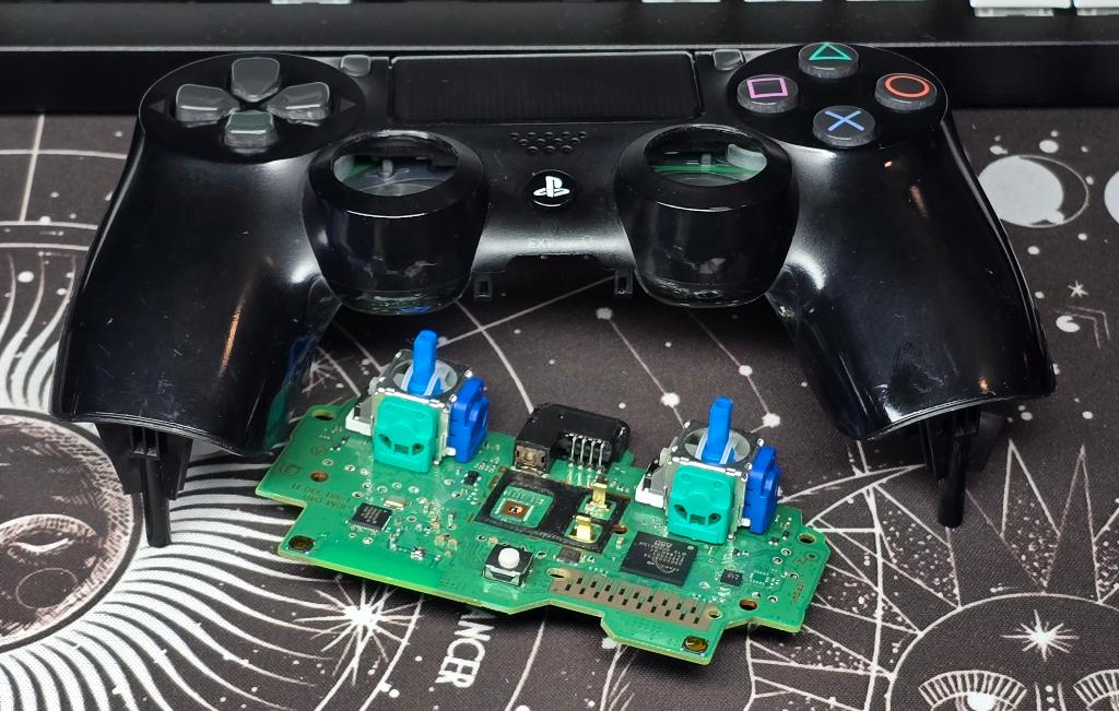PS4 Dualshock controller met anti drift hall effect sticks, Gebruikt, Ophalen of Verzenden, Controller, PlayStation 4