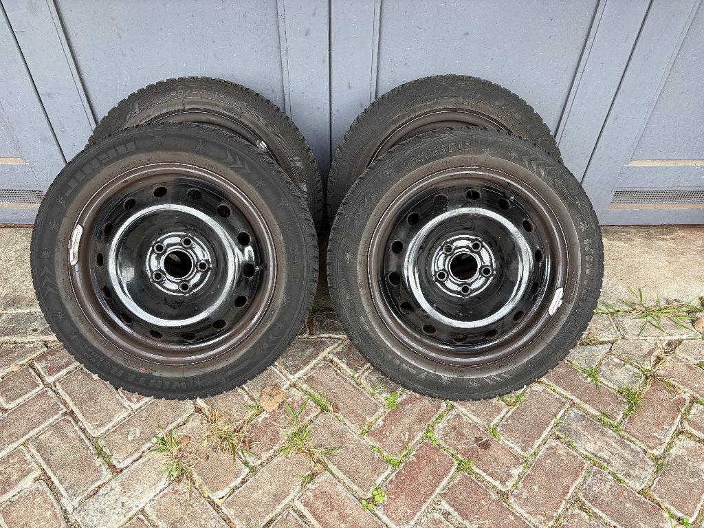 4 Winterbanden op stalen velgen, 195/55/15, Auto-onderdelen, Ophalen, Gebruikt, 15 inch, Banden en Velgen