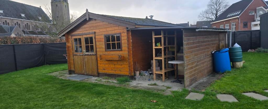 Houten blokhut met overkapping, 250 tot 500 cm, Blokhut, Ophalen of Verzenden, 2 ramen