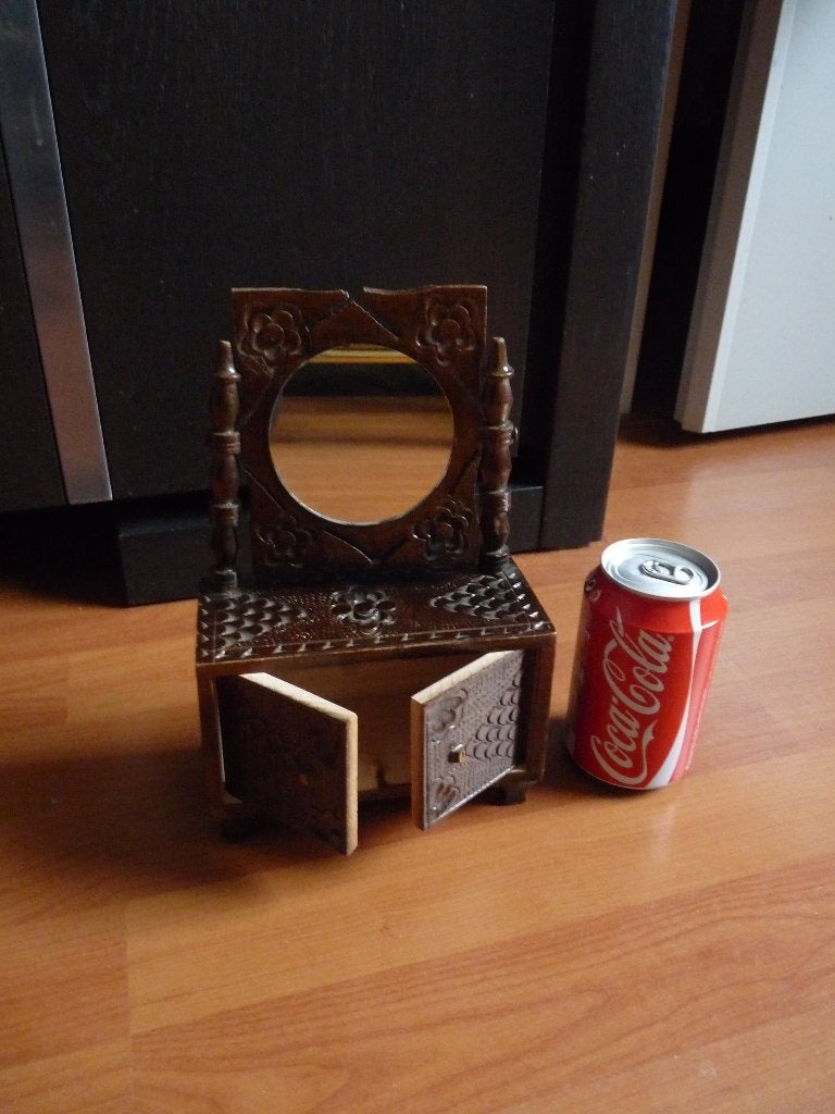 Mooie handgemaakte houten kaptafel 15x25cm poppenhuis, Antiek en Kunst, Overige onderwerpen, Houtsnijwerk, Ophalen of Verzenden