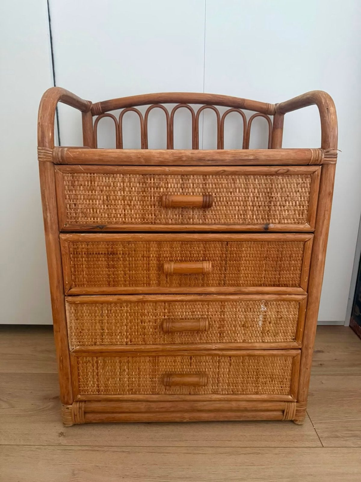 Rotan ladekastje met 4 laden, Huis en Inrichting, Kasten | Ladekasten, Ophalen, Overige materialen, Gebruikt, 100 tot 150 cm