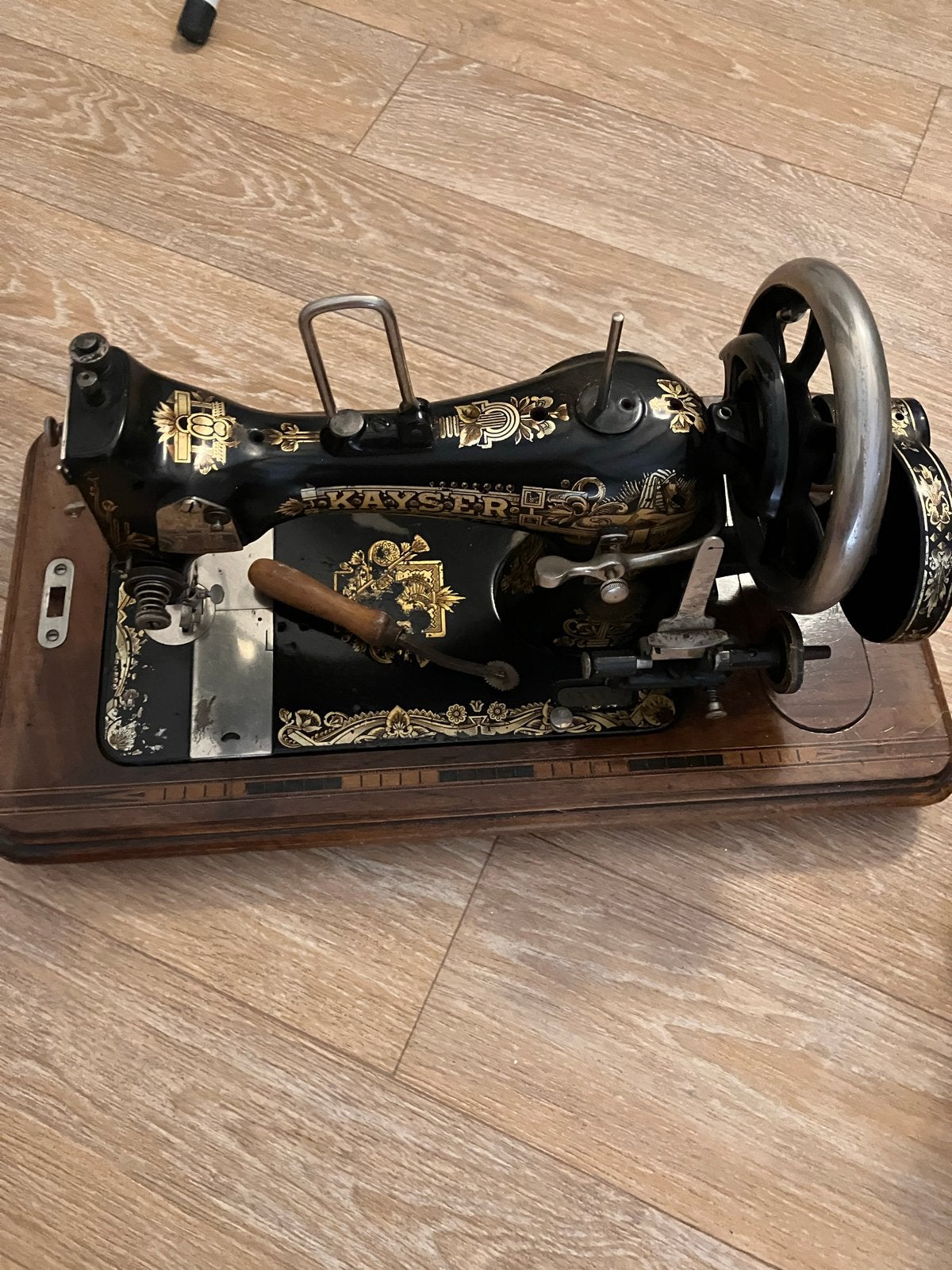 Vintage Kayser naaimachine met kast en origineel sleuteltje, Ophalen