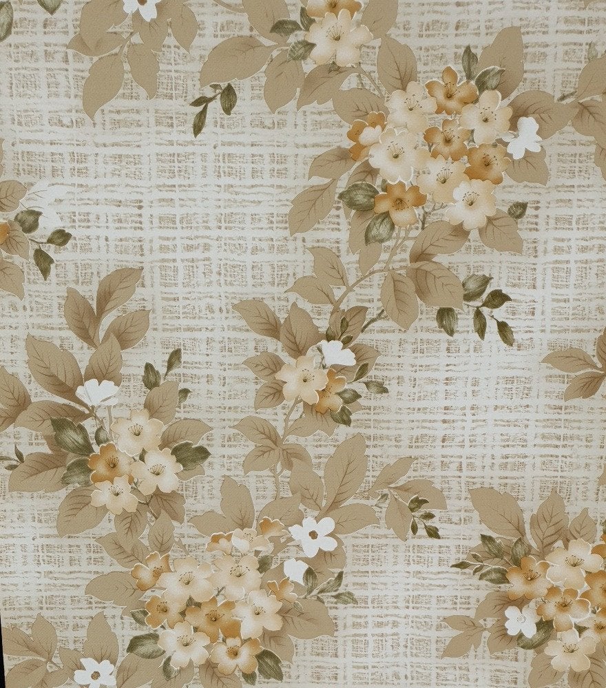 13576 Jutelook behang met bloemen in beige en groen swiet, Ophalen of Verzenden, Beige