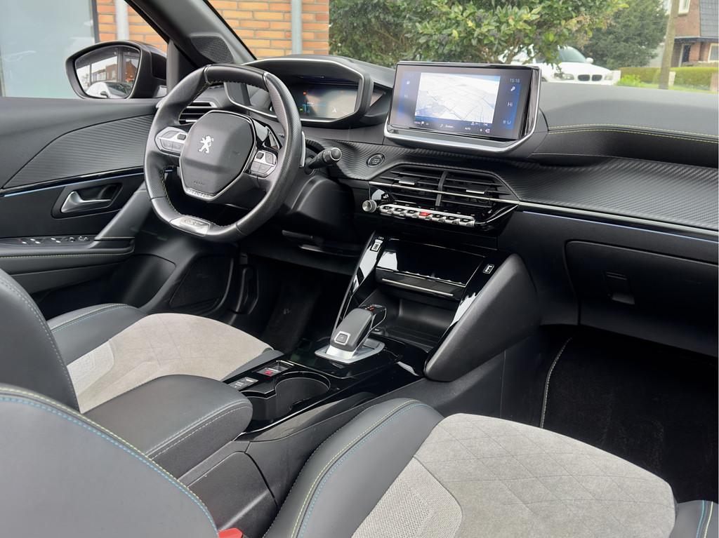 Peugeot 208 1.2 AUT8 GT-PACK 131PK PANODAK LEDER NAVI CAMERA, Gebruikt, Euro 6, 1199 cc, 1133 kg