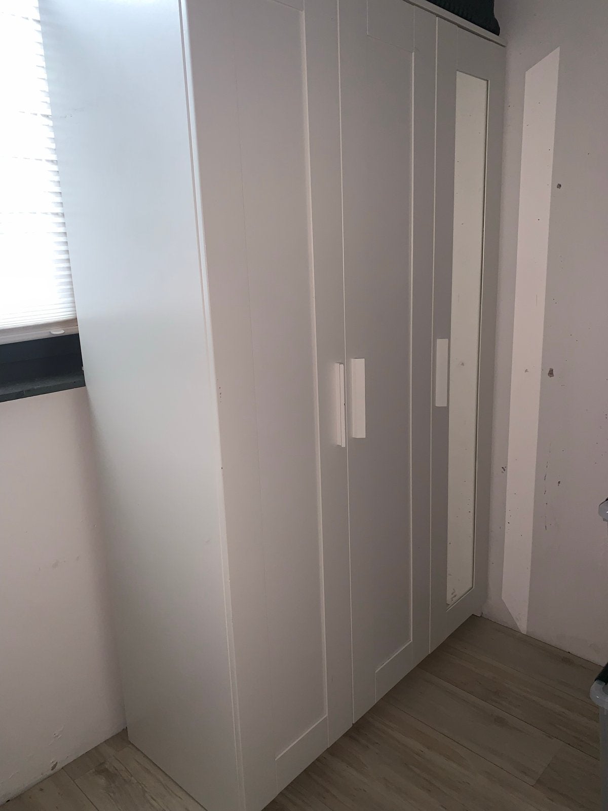 Witte IKEA kledingkast met spiegel, Ophalen, Gebruikt, 100 tot 150 cm, 200 cm of meer