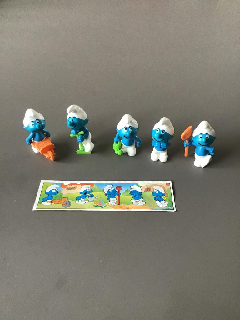 5 stuks Ferrero Smurfen K97 n. 68 uit 1996, compleet., Verzamelen, Smurfen, Ophalen of Verzenden, Zo goed als nieuw, Verschillende Smurfen