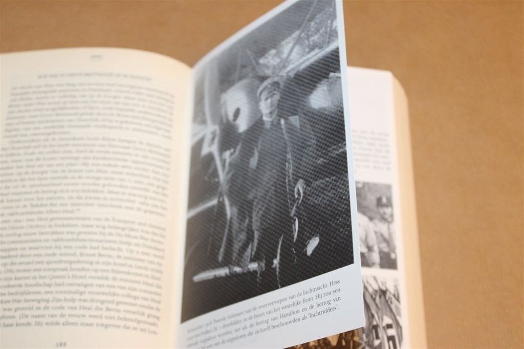 Hess — Het Dubbelleven van de Man achter Hitler, Dik Boek, Ophalen of Verzenden, Tweede Wereldoorlog, Gelezen, Overige onderwerpen