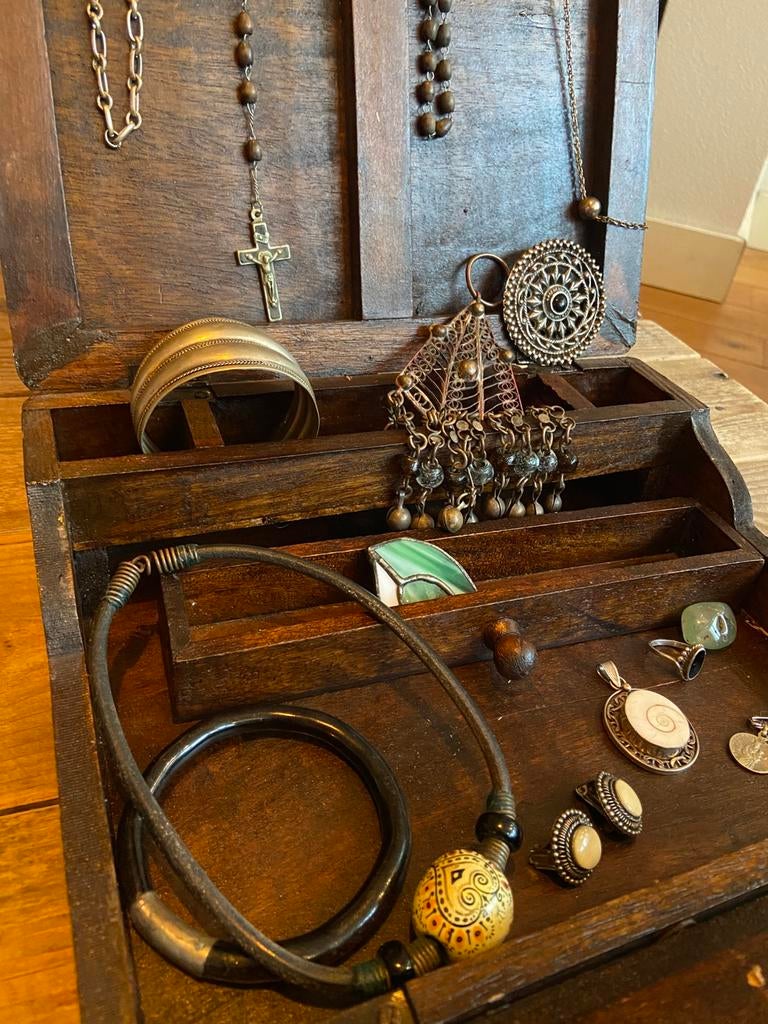 Lot vintage anieke sieraden met antiek kistje, Ophalen of Verzenden
