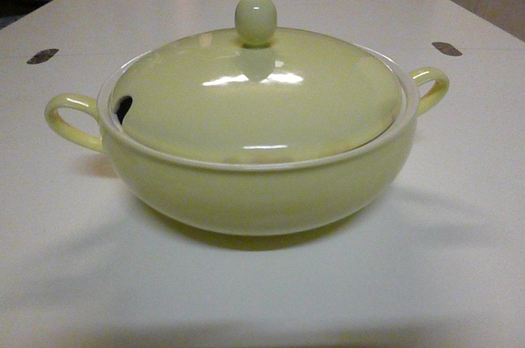 mooie vintage dekschaal in de kleur geel (Maastricht), Verzamelen, Ophalen of Verzenden, Overige typen