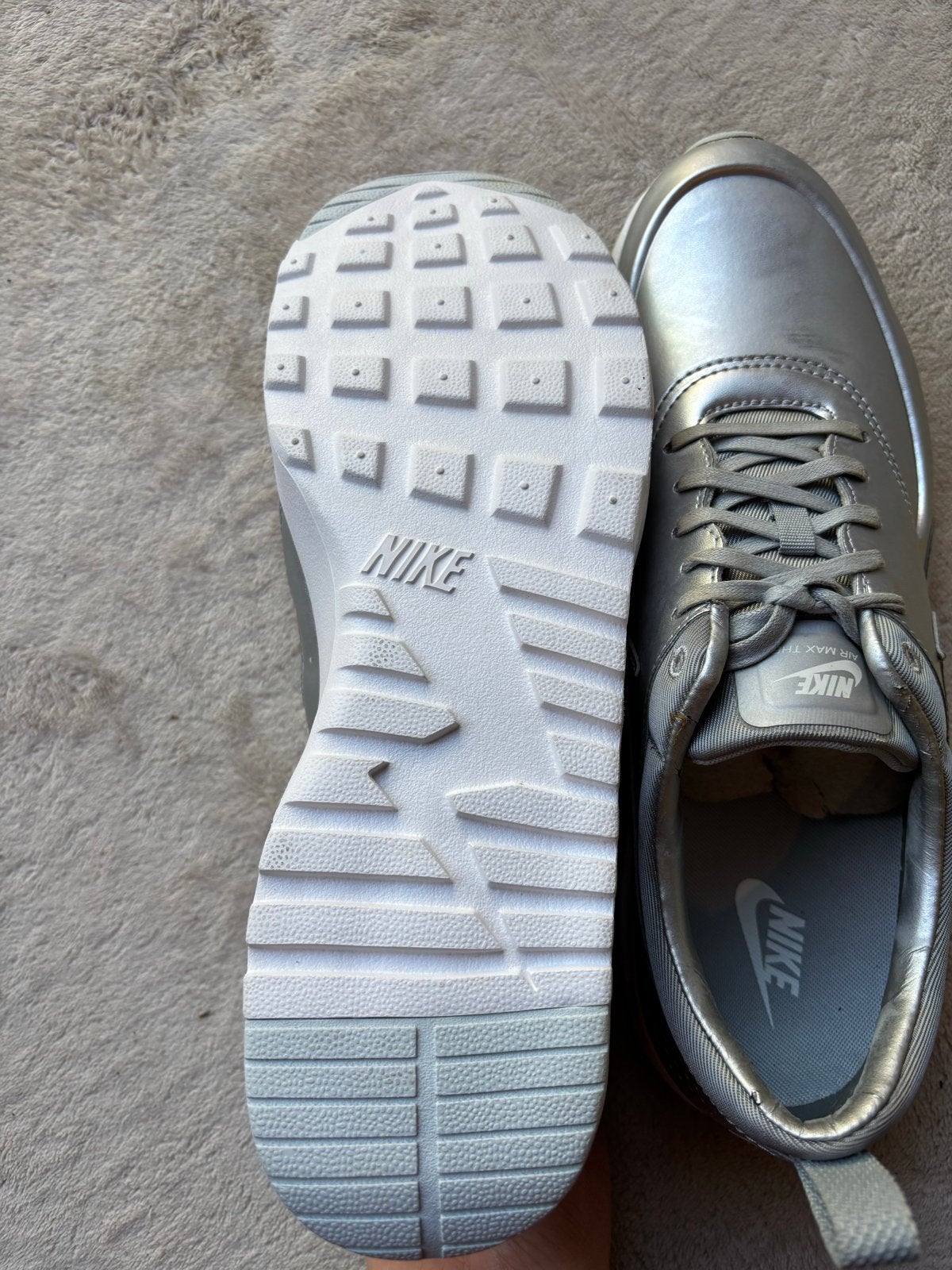 Nike Air Max Thea sneakers zilver maat 44, Kleding | Dames, Ophalen of Verzenden, Nieuw, Grijs, Sneakers of Gympen
